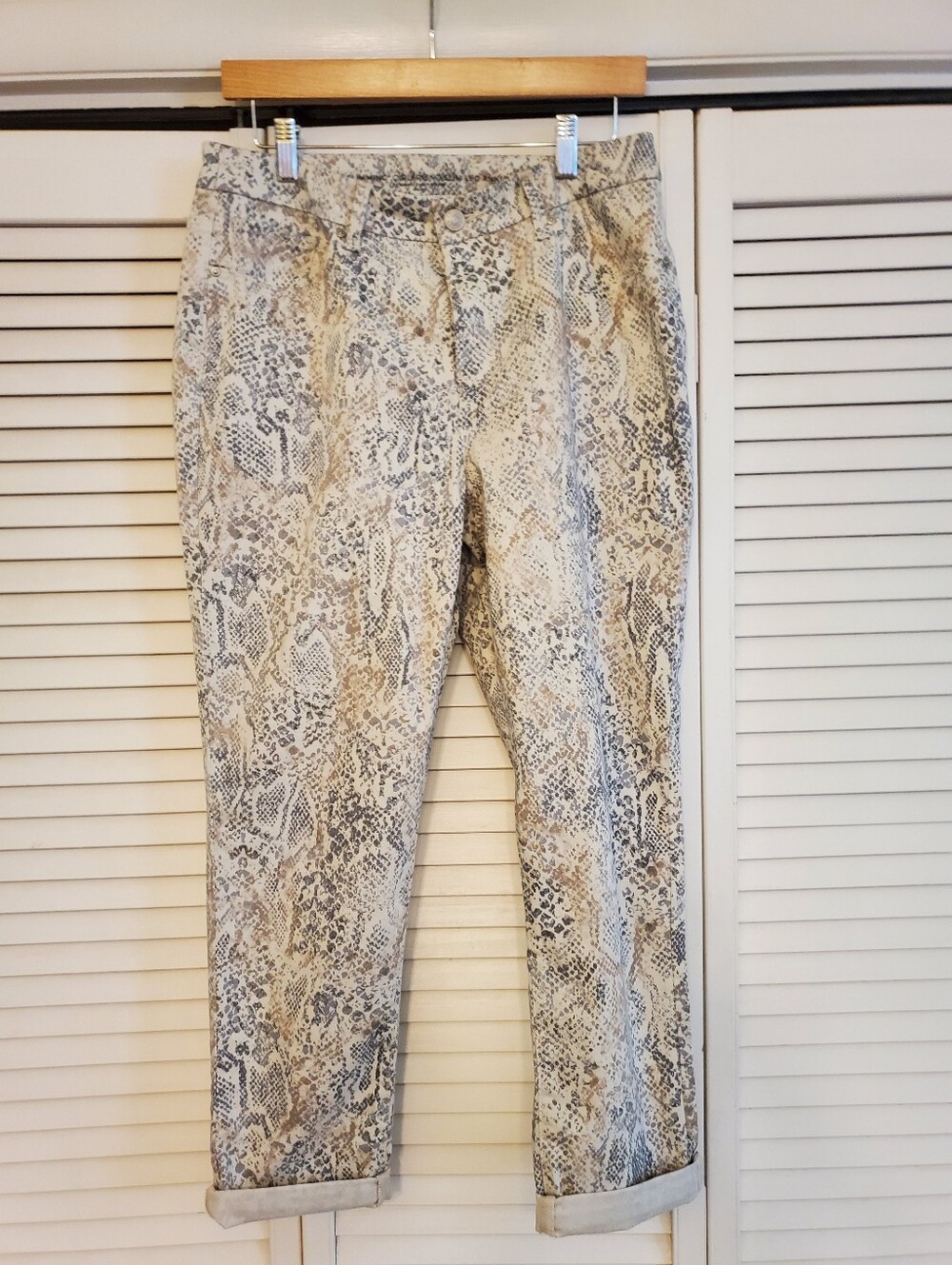 CHICO’s So Slimming Snake Print Girlfriend Ankle Jeans Size 6, Chico’s Size 0.5